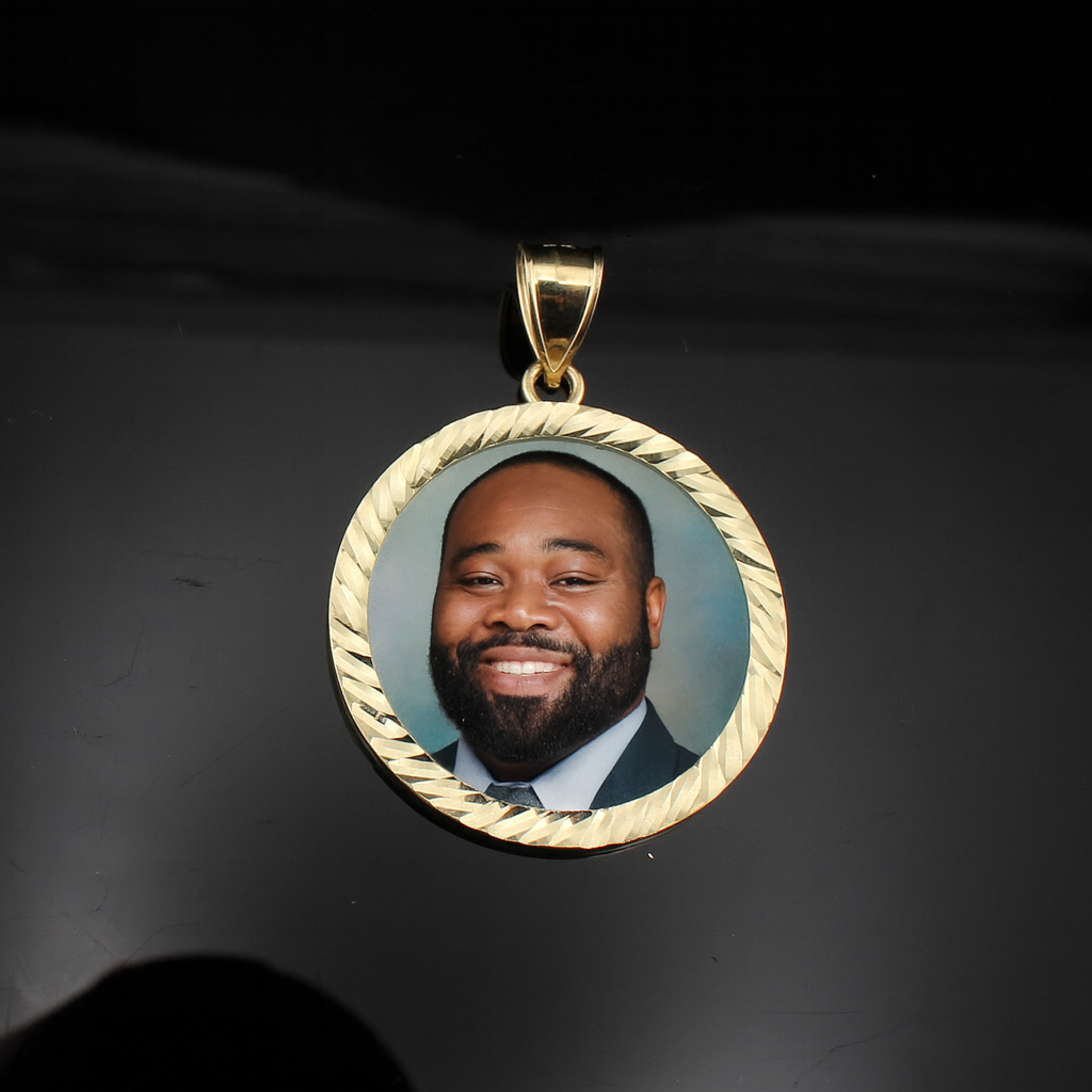 10K Picture Pendant Small