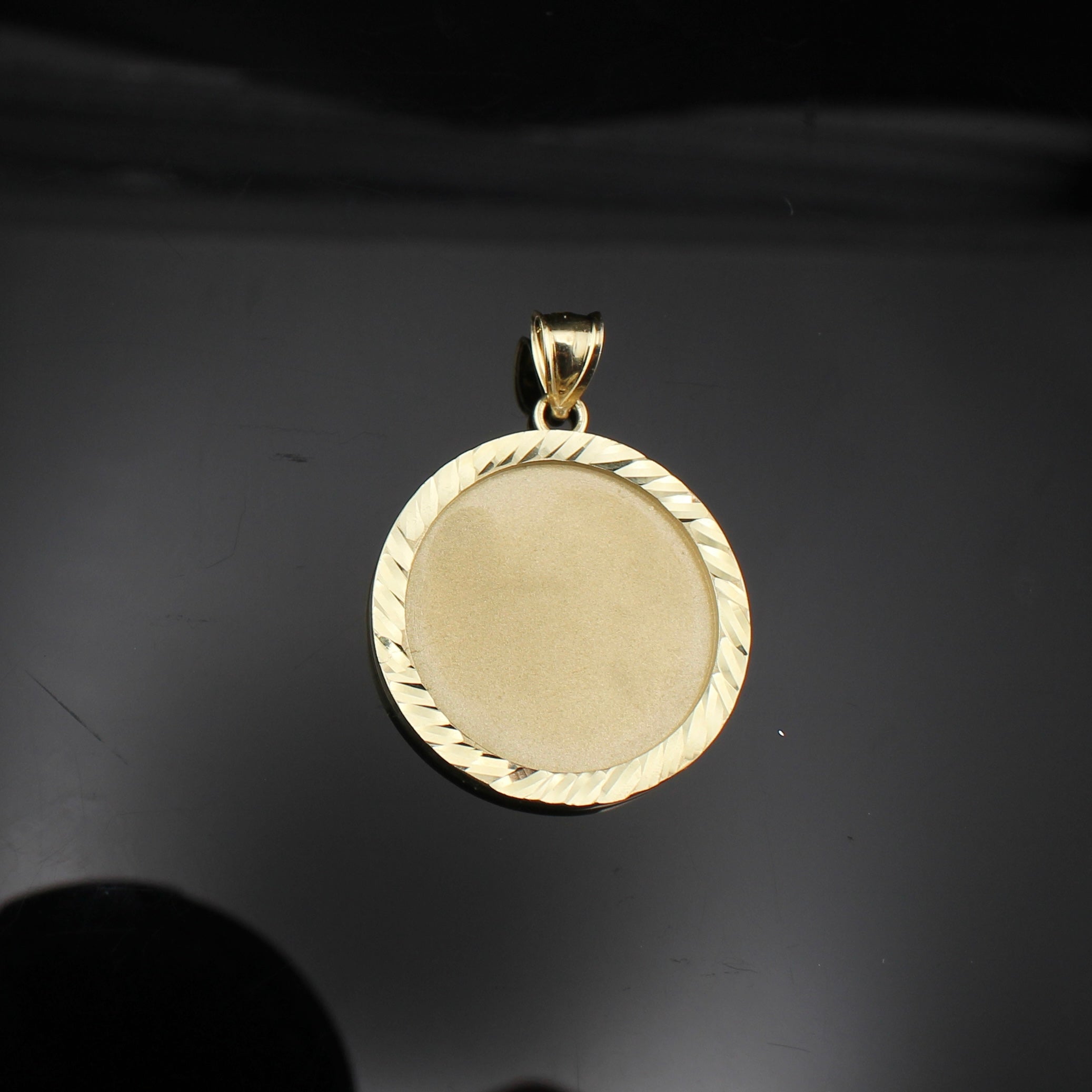 10K Picture Pendant Small