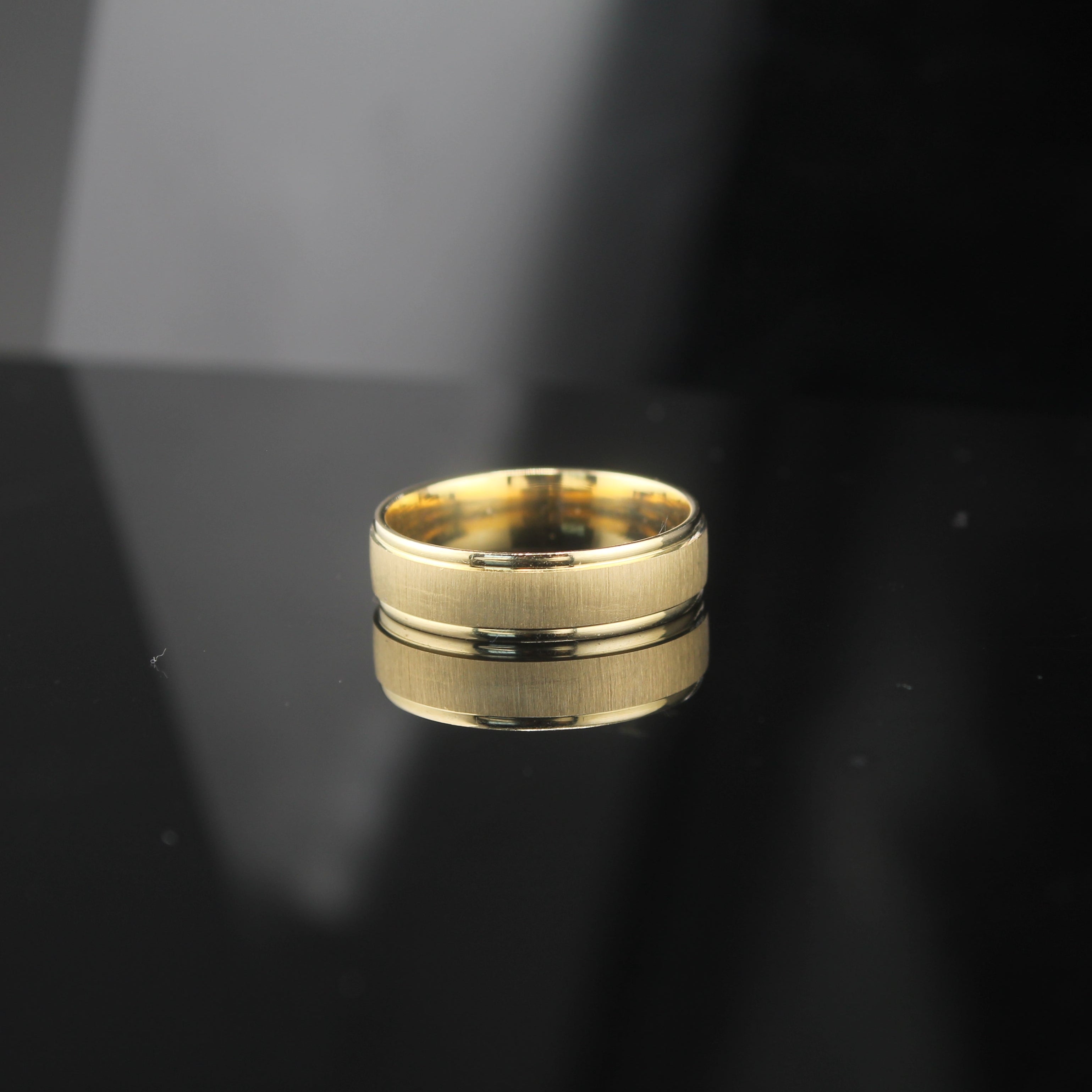 10K Mens Comfort Fit Band Size 8