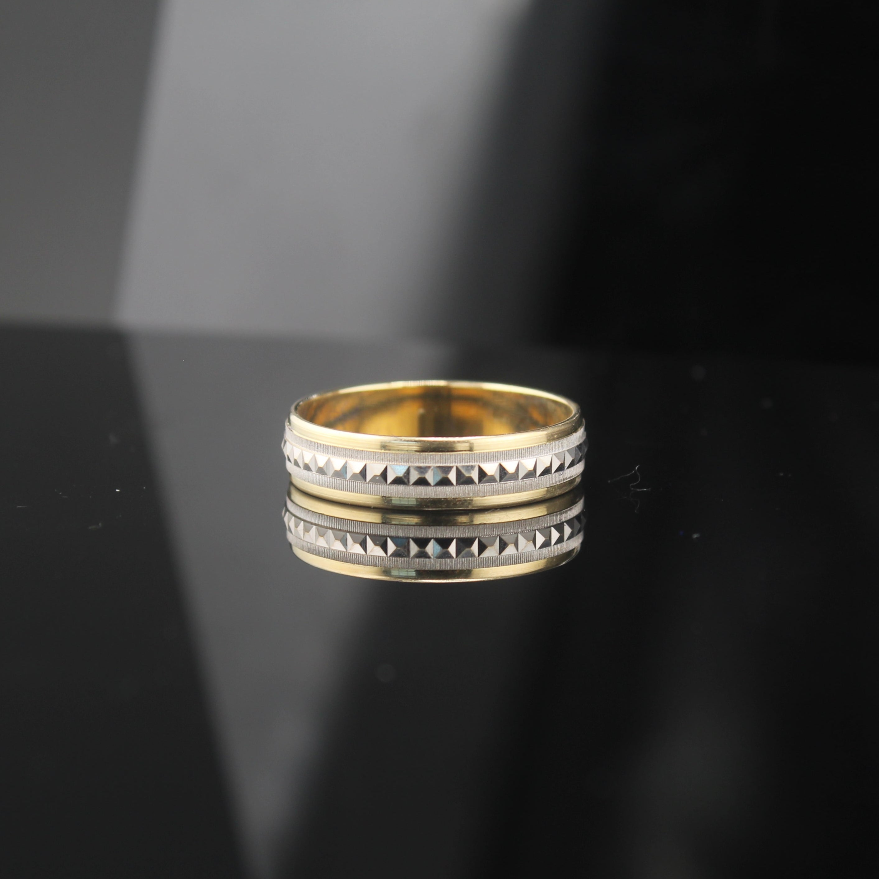 10K Mens Comfort Fit Band Size 9